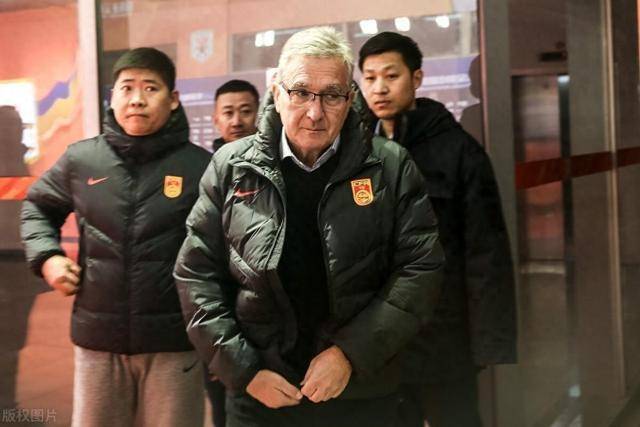 爱游戏体育：国足新战术体系初见成效，球迷信心倍增的简单介绍