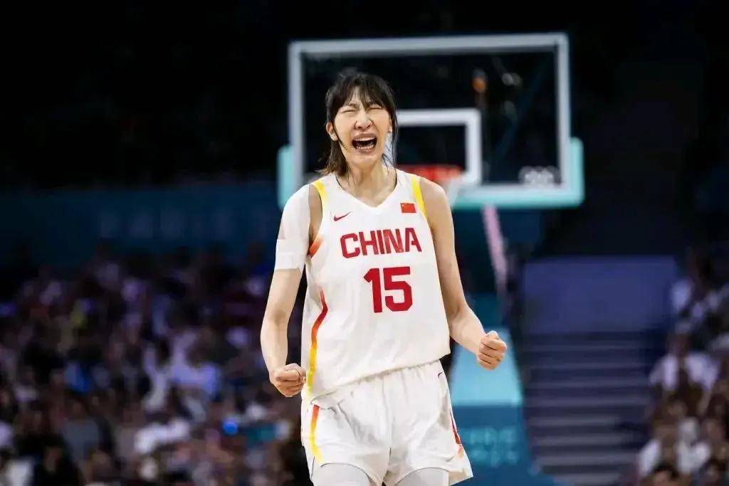 包含爱游戏体育：中国女篮奥运征程，全力以赴冲击奖牌的词条